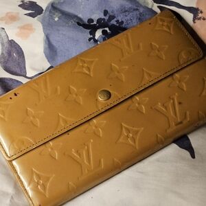 lv vernis wallet